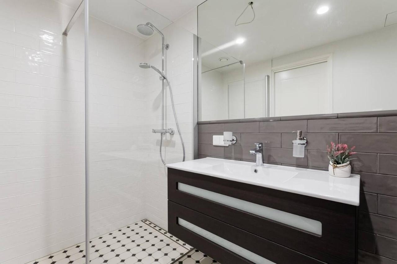 Central Apartments, Quiet With Free Parking And Ac. Талин Екстериор снимка